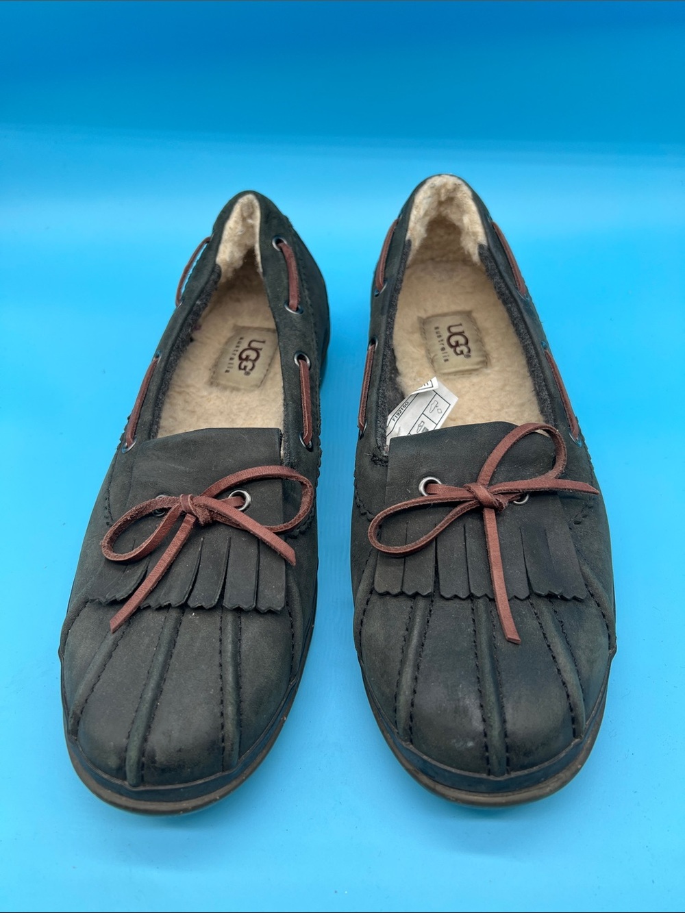 UGG Ashdale Duck Shoes Women’s US 8 black Sheepskin Lined Waterproof Loafers